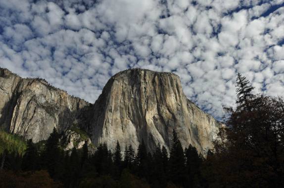 O majestoso El Capitán, no Yosemite National Park, na Califórnia, nos Estados Unidos